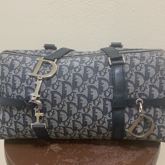 ***Sold****Christian Dior shoulder blue bag, some discoloration on top of zipper - Picture 9 of 12